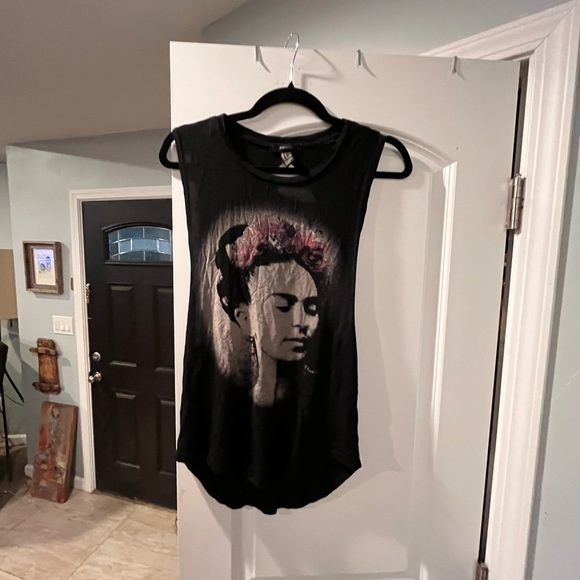 ~Forever 21~ Black Sleeveless Top with Artistic Print - Picture 1 of 5